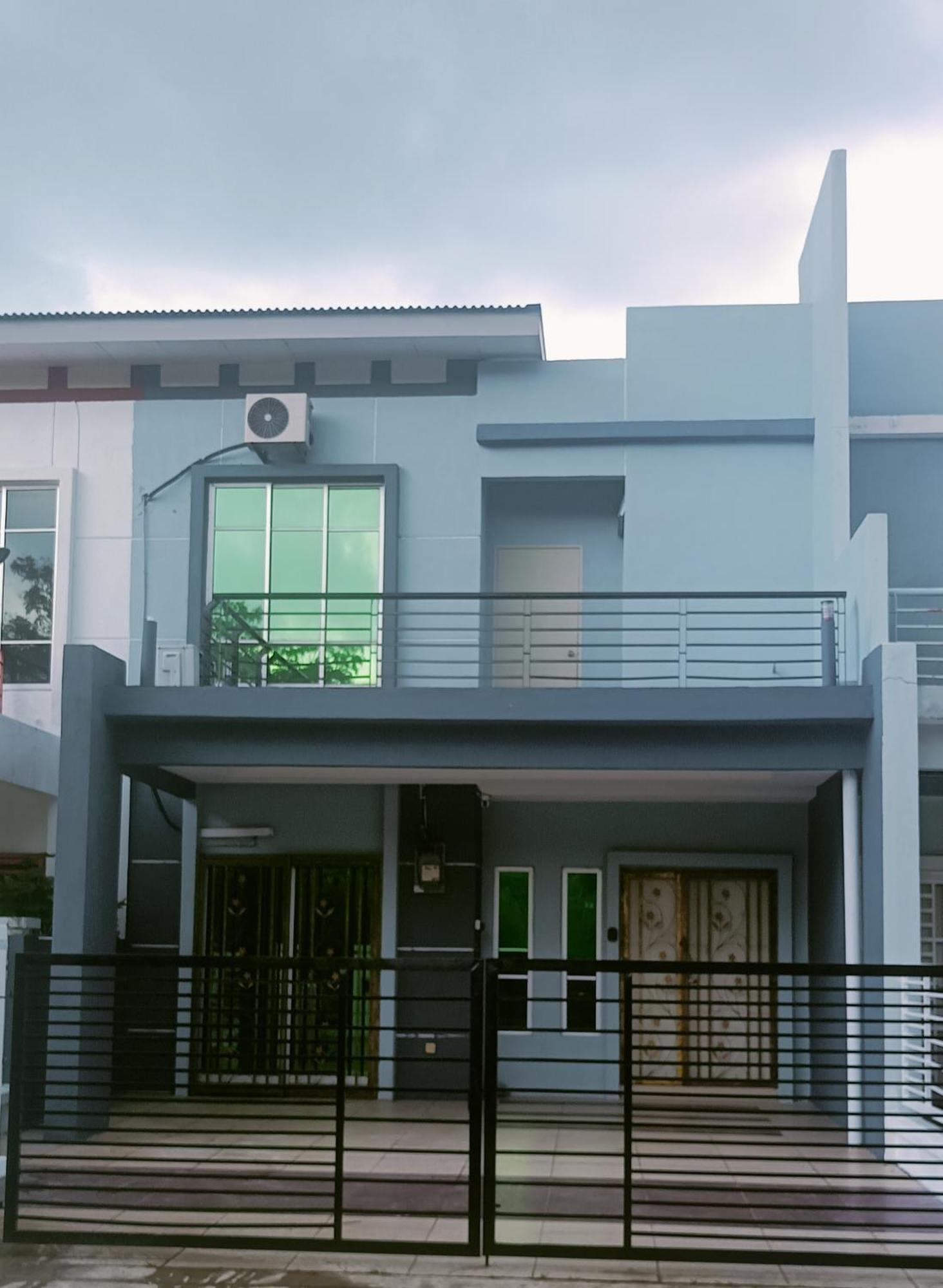 4 Bedrooms Homestay, Fully Aircond In Sendayan By D'Kay Homes I 10-15 Pax Seremban Luaran gambar